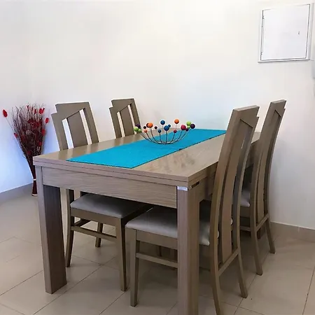 Terry - 2 Bed 2 Bath Ground Floor With Direct Access To The Communal Pool
